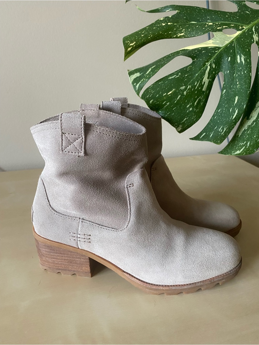Sorel genuine suede heeled ankle boots, size 8.5